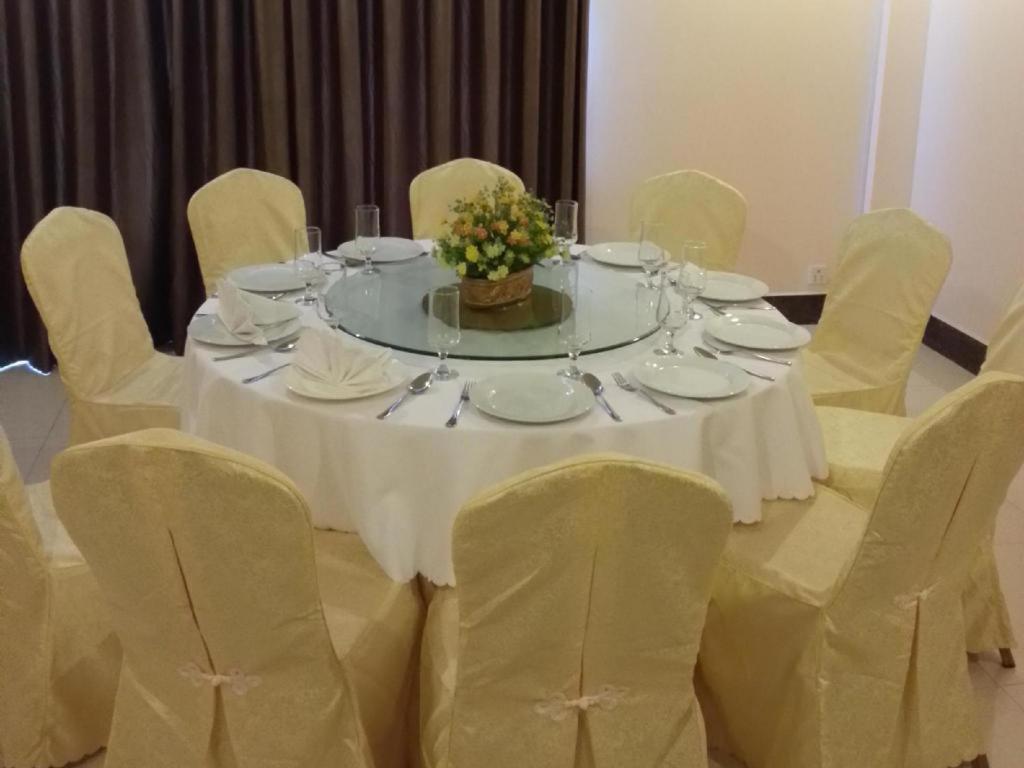 Jun Yue Hotel Phnom Penh Exterior photo