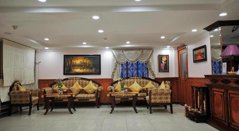 Jun Yue Hotel Phnom Penh Exterior photo