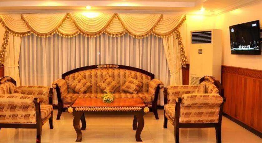 Jun Yue Hotel Phnom Penh Exterior photo