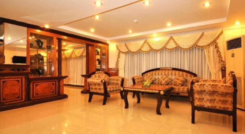 Jun Yue Hotel Phnom Penh Exterior photo