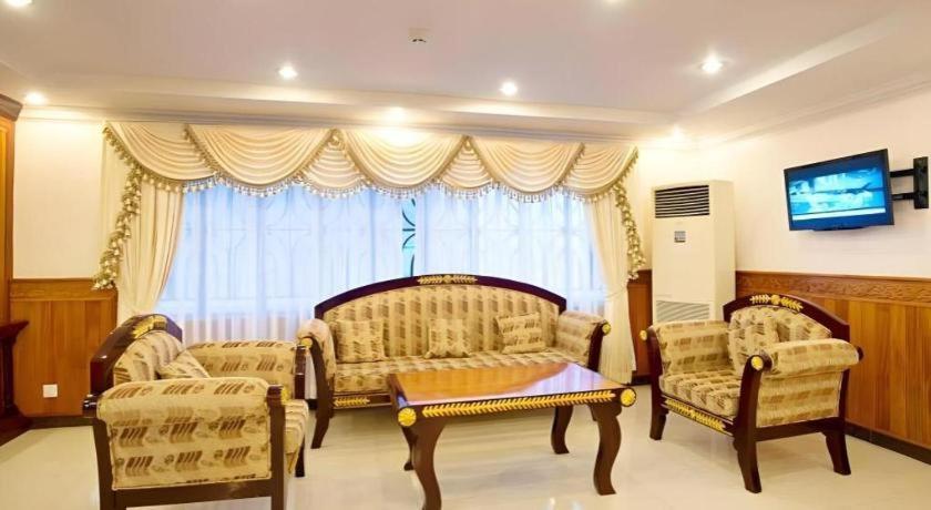 Jun Yue Hotel Phnom Penh Exterior photo
