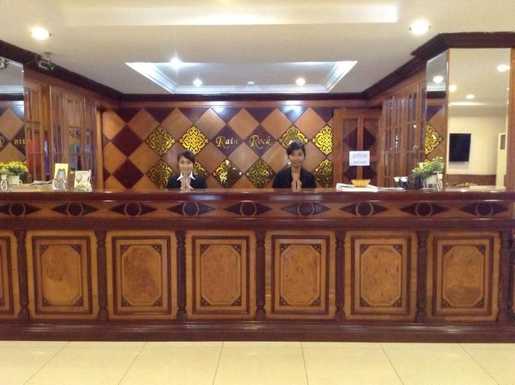 Jun Yue Hotel Phnom Penh Exterior photo