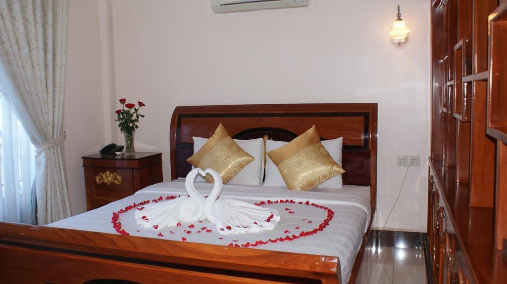 Jun Yue Hotel Phnom Penh Exterior photo