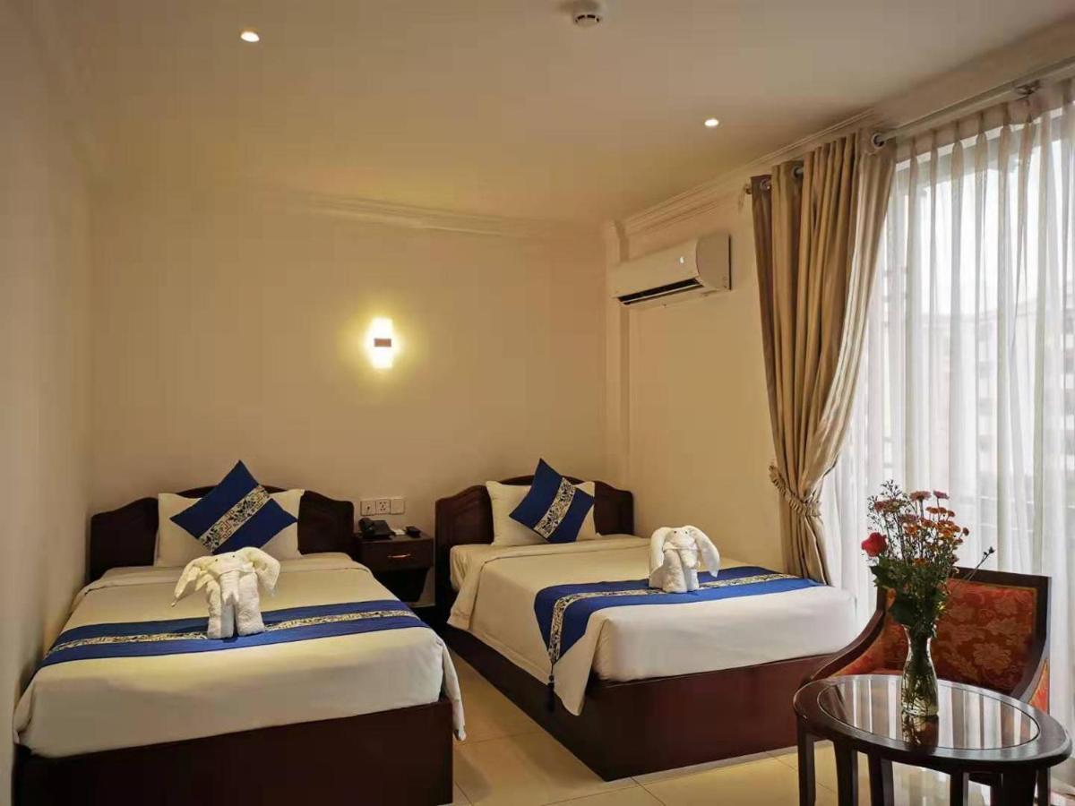 Jun Yue Hotel Phnom Penh Exterior photo